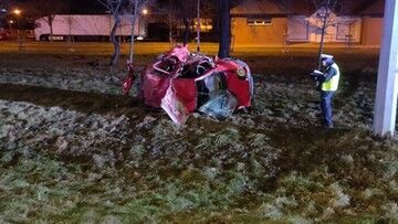 Wrocław. Tragiczny wypadek. Zderzyły się porsche i daewoo. Jeden kierowca zginął, drugi uciekł