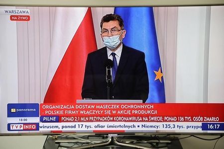 Porażka programu #PolskieSzwalnie. Miliony masek bez atestu