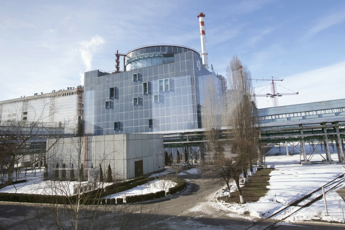 Rosja ostrzelała podstacje zasilające dwie elektrownie atomowe w Ukrainie