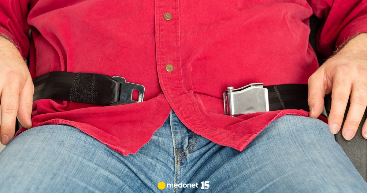 Chorzy na otyłość zapłacą więcej za bilet na samolot? "Mężczyzna ważył 203 kg. Nie wpuszczono na pokład samolotu za względów bezpieczeństwa"