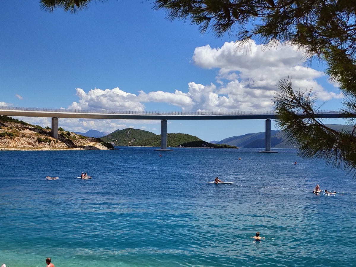 d2c3bc5e-e8c9-44f7-a371-1b86847c62f1