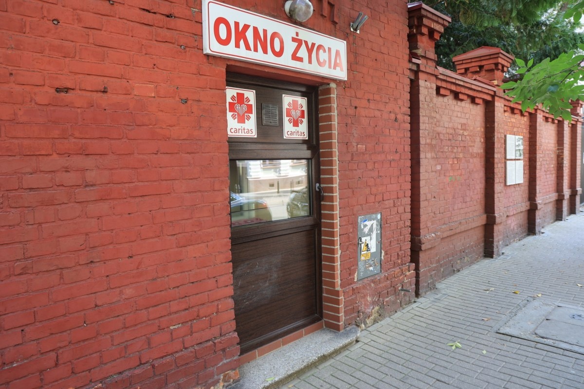 Niemowlę porzucone w "Oknie życia" w Ostrzeszowie