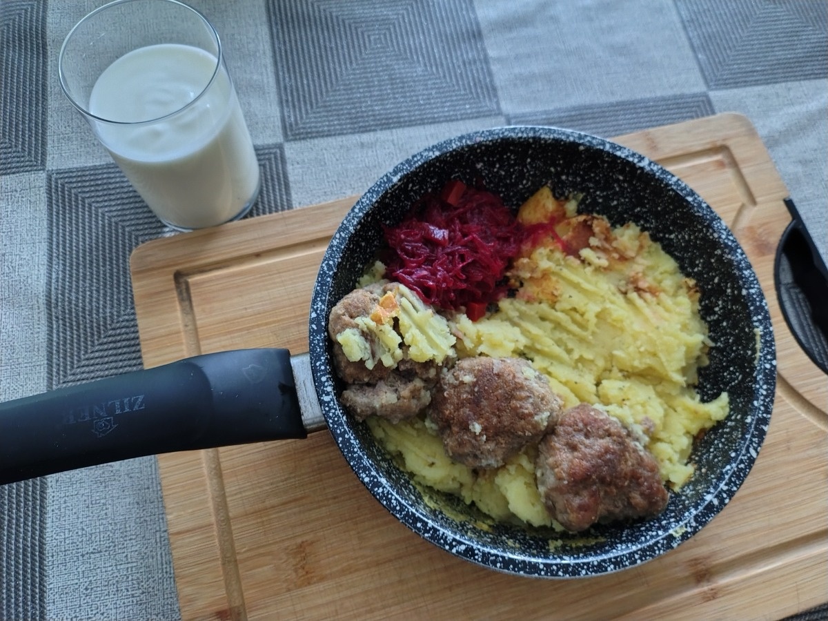 f0316d3f-fc21-4ef6-a3d8-a4752681d51d