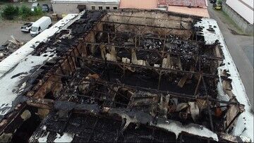 Pożar hali w Chorzowie. Znaleziono ciało z raną postrzałową