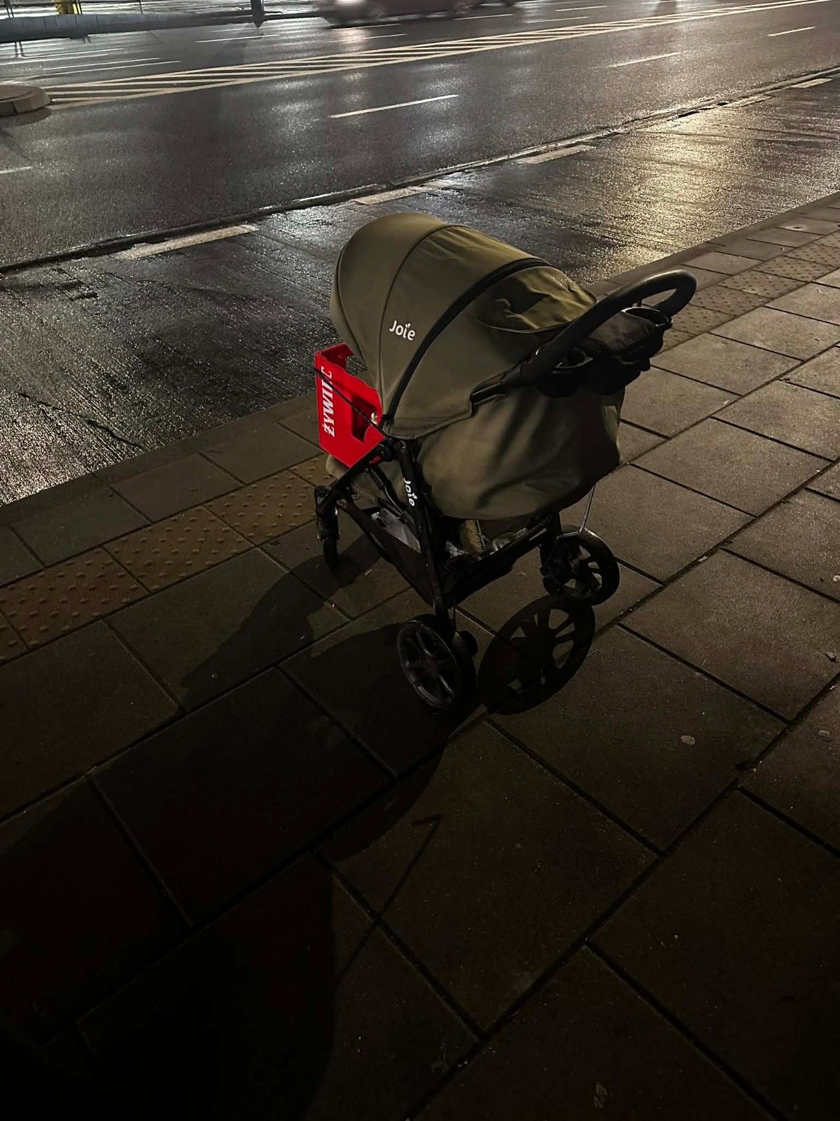 8a0b9887-4ad6-47b8-a469-27f768a631be