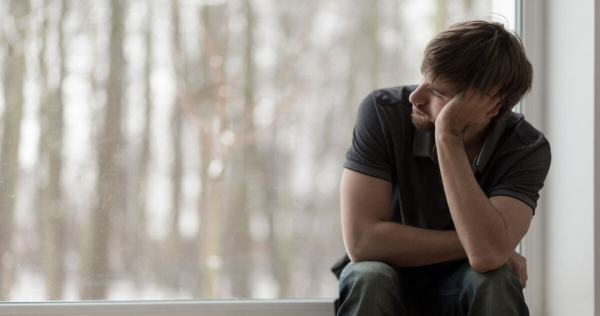 Mężczyzna, który się martwi, wcześniej choruje