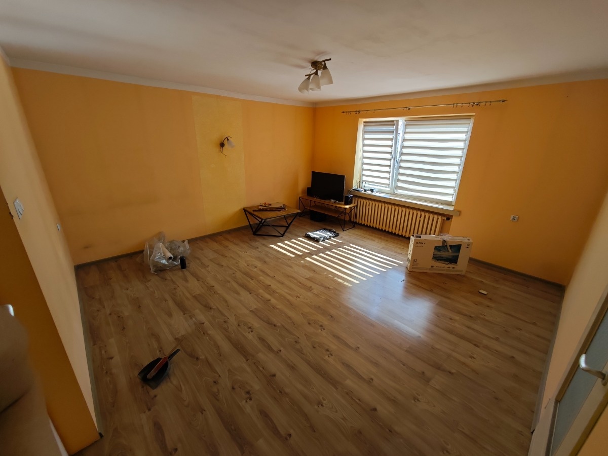 e606ab12-d5f8-4273-9b89-dfef8eaa2603