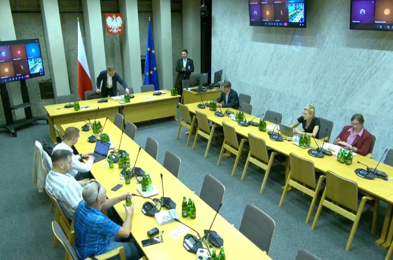 Skandal w Sejmie. Do rozmów o problemie dzieci na rowerach resort wysłał urzędników, którzy nic nie wiedzieli