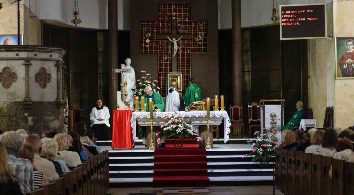 Polacy są coraz mniej religijni. Eksperci wskazują przyczyny