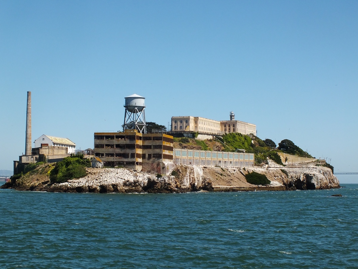 Alcatraz: wyspa Indian, ptaków, więźniów i protestu