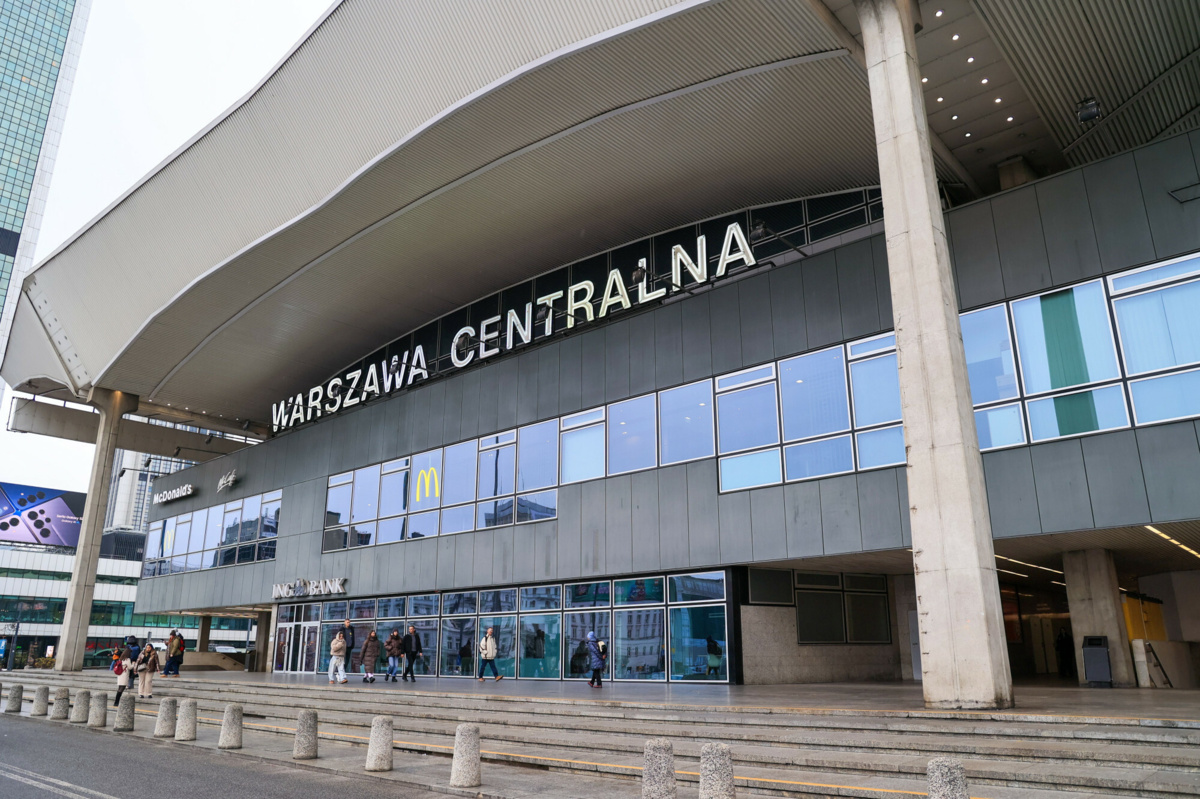 Samozwańcze patrole na Centralnym. Legitymują obcokrajowców w Warszawie