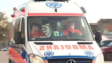 Warszawa. Dziecko wypadło z okna na siódmym piętrze