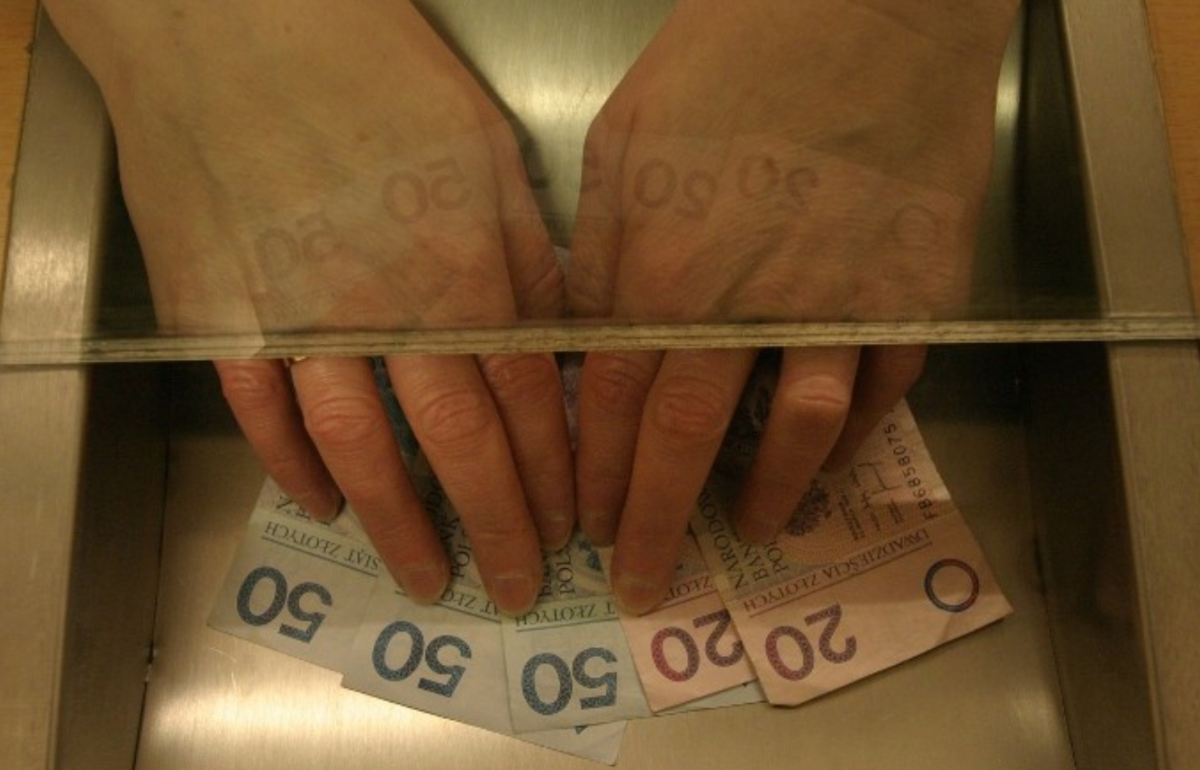 Gotówki nie przyjmujemy. Toruński uniwersytet każe płacić wyłącznie przelewem