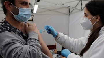 Nowa Zelandia. Zarabiał na szczepionkach, przyjmując dawki za innych