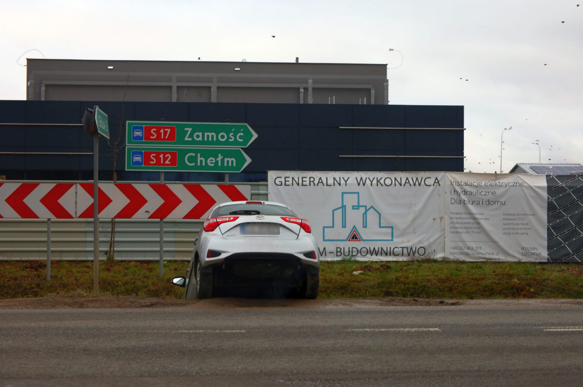 ce31bb96-d96f-4cf5-a6ec-37ec1b3df43b