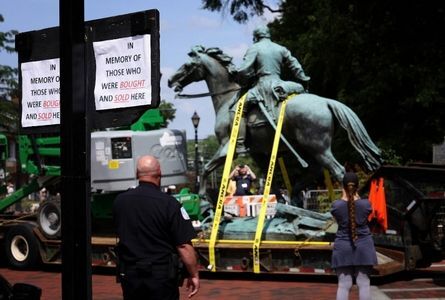 Pomnik generała Lee usunięty z Charlottesville