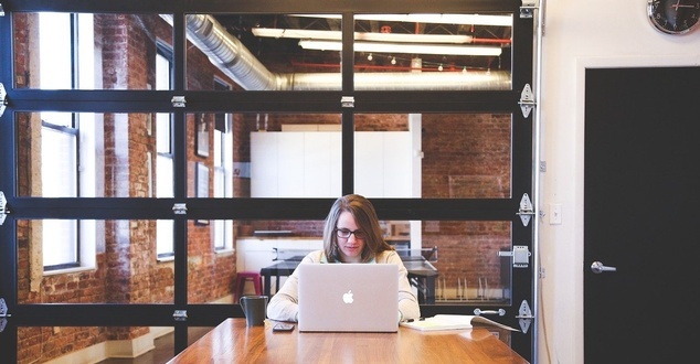 Rola darmowych zwrotów w handlu online. Wyniki badania z perspektywy Milenialsów i Pokolenia X