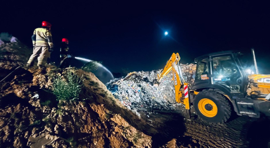 Usuną 6 tys. ton odpadów ze spalonego składowiska. Zajmie to dwa lata