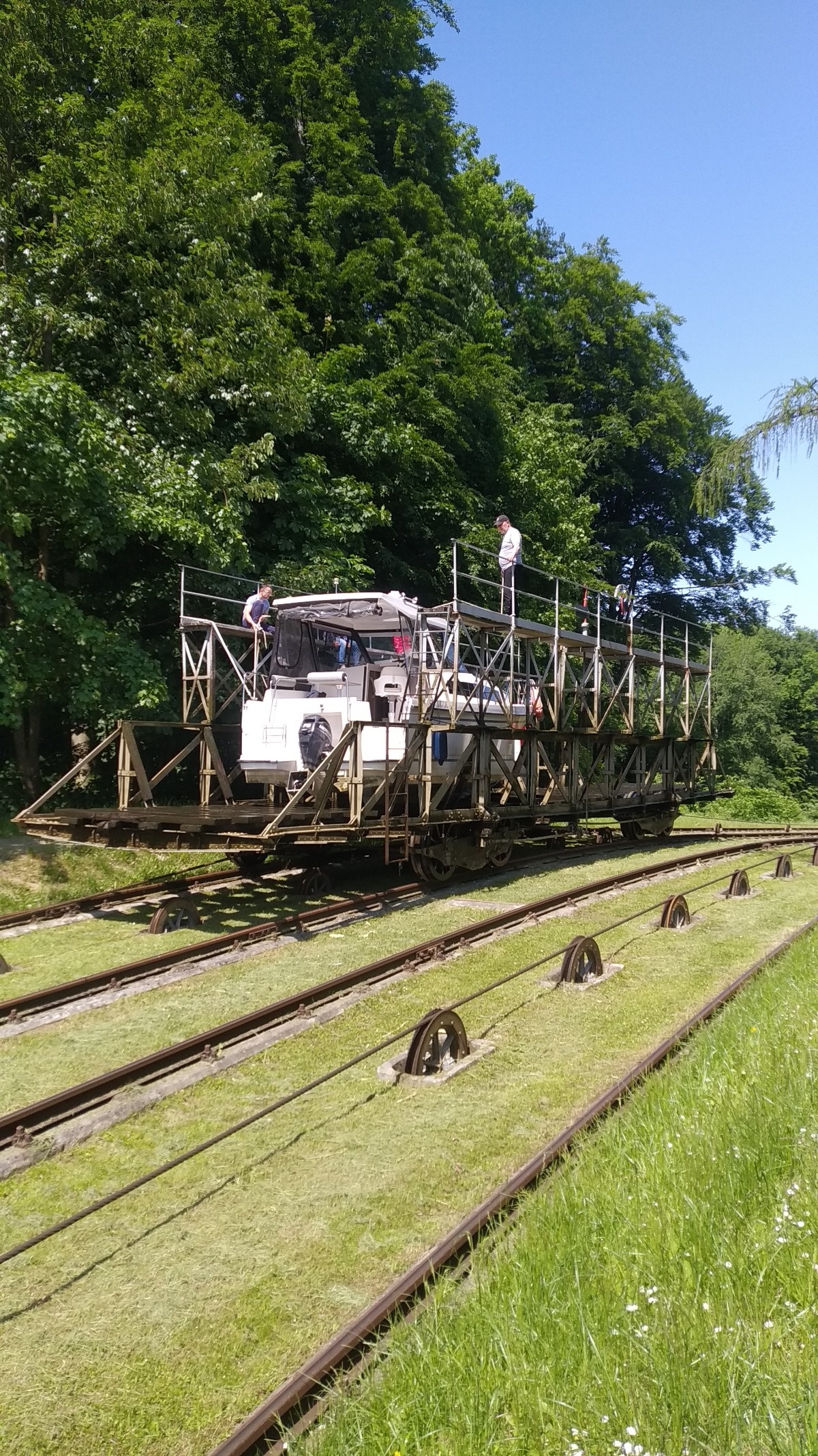 db2f560f-91a9-4079-b4b8-97c8847df02d