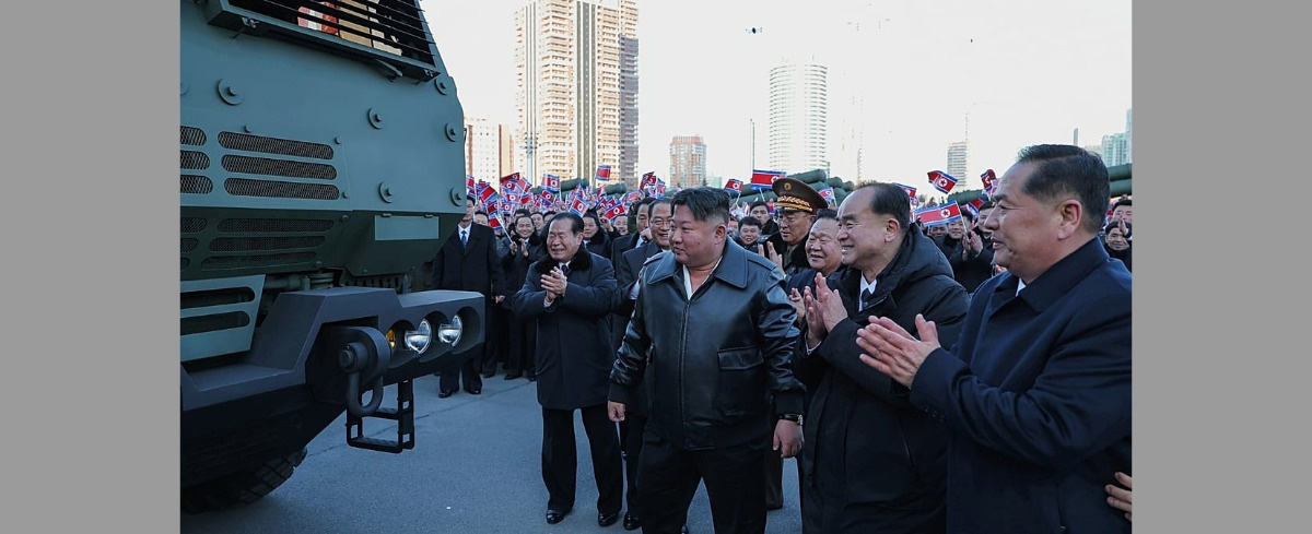 Wideo. Korea Północna: Kim Dzong Un prowadzi mobilną wyrzutnię rakiet