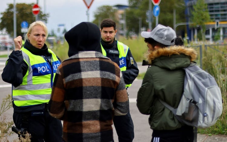 Niemcy wychodzą z Schengen? Bundestag przywraca stałe kontrole na granicach