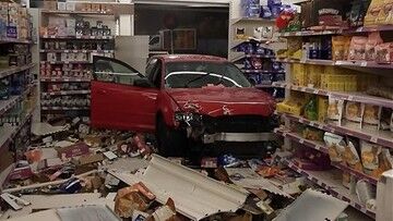 Wielka Brytania. Samochód wjechał do supermarketu