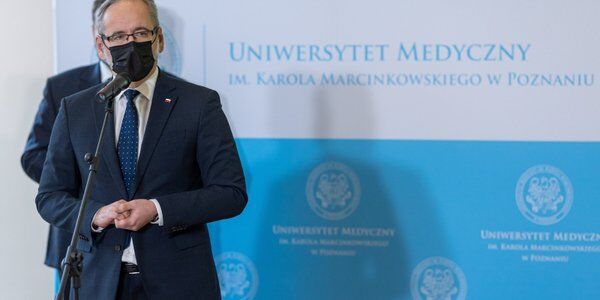 Uczniowie wrócą do nauki zdalnej? "Decyzja z dnia na dzień"