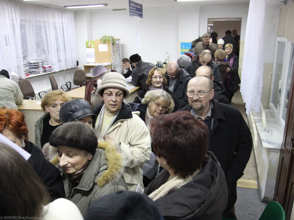 14 emerytura 2022. Wsparcie dla seniorów czy przedwyborcze rozdawnictwo? Zdania są podzielone