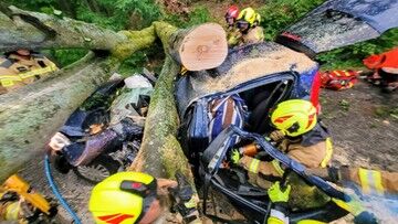 Burze nad Polską. Zalane ulice, opady gradu i możliwe trąby powietrzne. Upał także nie odpuszcza