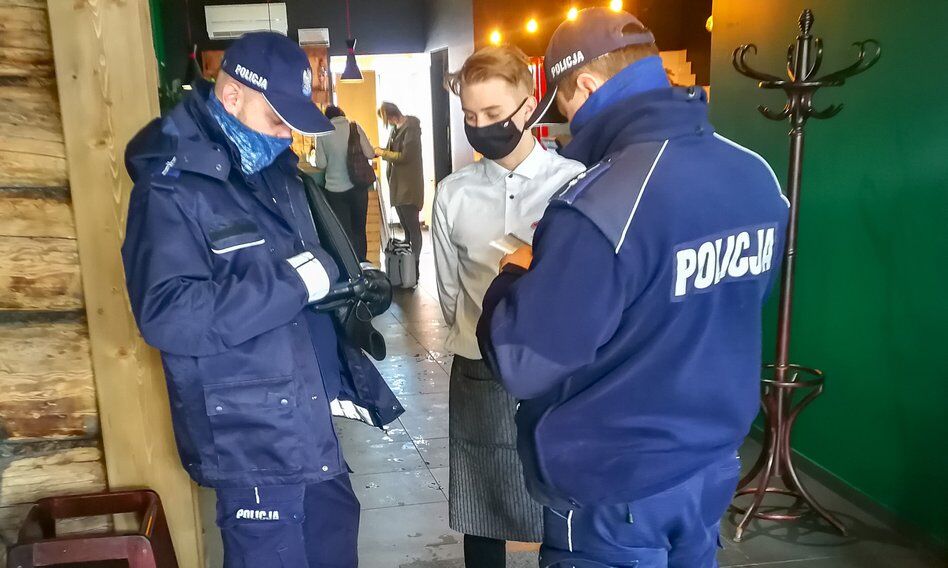 Sanepid umorzył postępowania ws. restauracji działającej podczas lockdownu