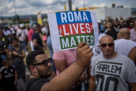 Protesty po śmierci Roma. Na jego szyi klęczał policjant