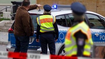 Niemcy. Na placu zabaw ktoś nalepił naklejkę z gwiazdą Dawida i ukrytą żyletką
