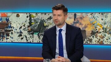 "Biega, jak kurczak bez głowy". Śmiszek o ofensywie dyplomatycznej premiera