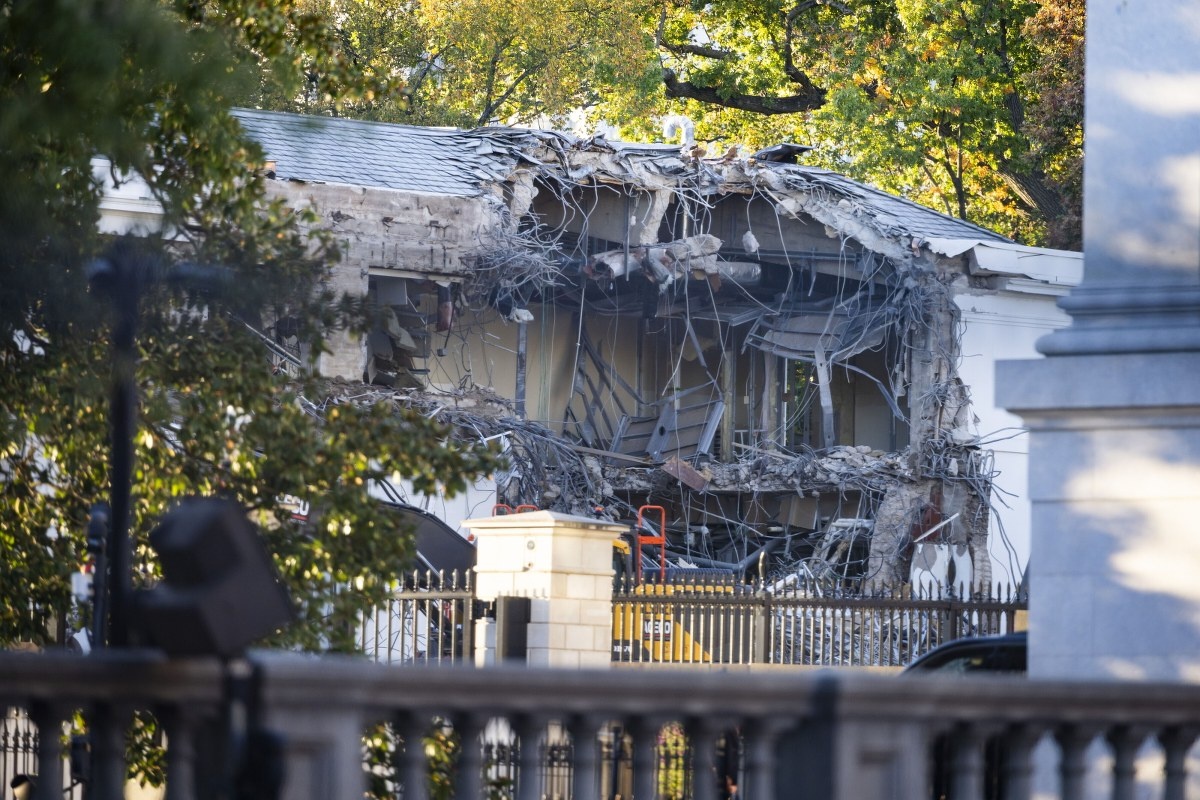 Trump buduje w Białym Domu salę balową za 250 mln dolarów.