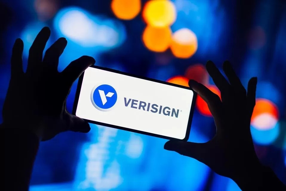 VeriSign: Cichy monopolista, kt贸ry kontroluje domeny .com