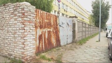 Szczecin: Pijana wjechała w bramę szpitala. Placówka rozwiązała z nią umowę