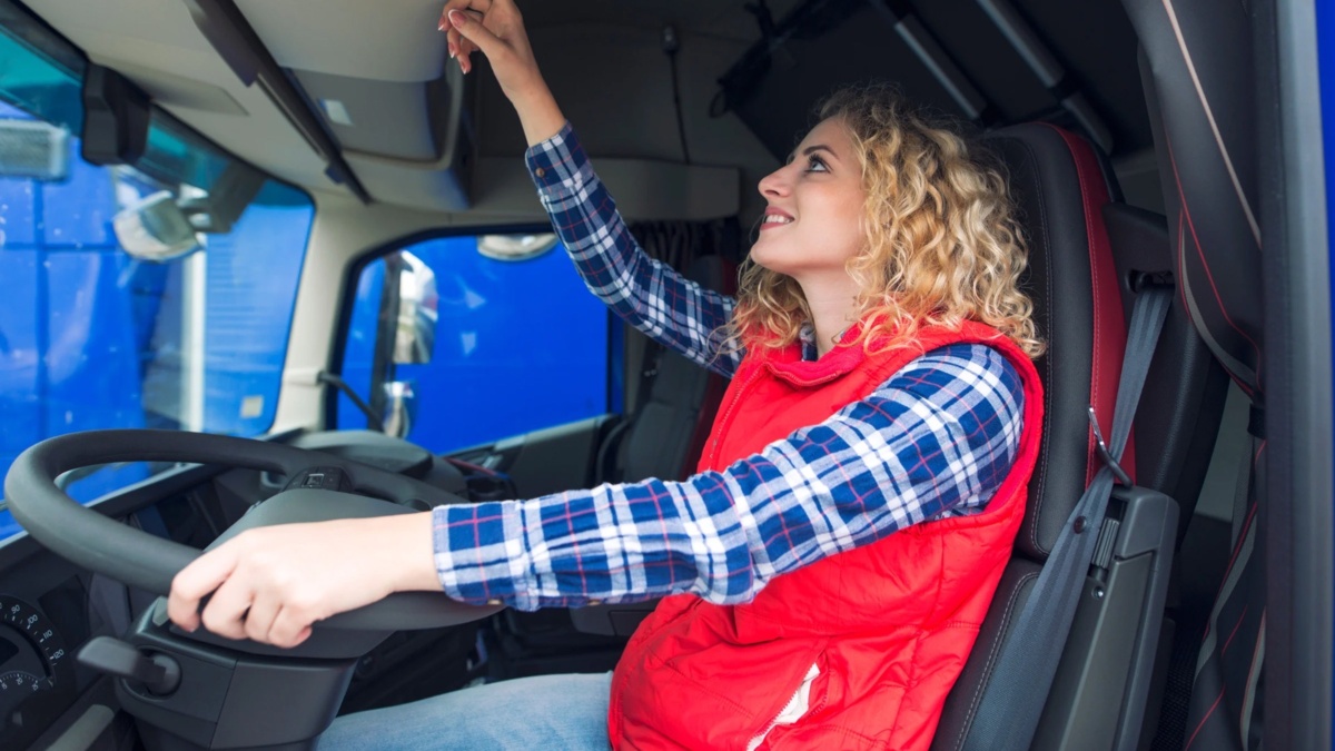 Inteligentny tachograf 2.0 – rewolucja czy kolejny kosztowny obowiązek? - EURACTIV.pl