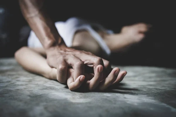 Wenezuelczyk próbował zgwałcić i zabić 24-latkę w Toruniu. Kobieta walczy o życie w szpitalu.