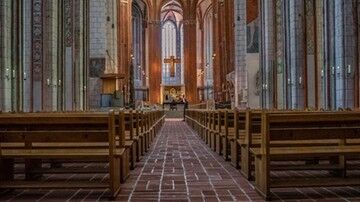 Rekordowe wydatki na księży. Ponad 180 mln w rok