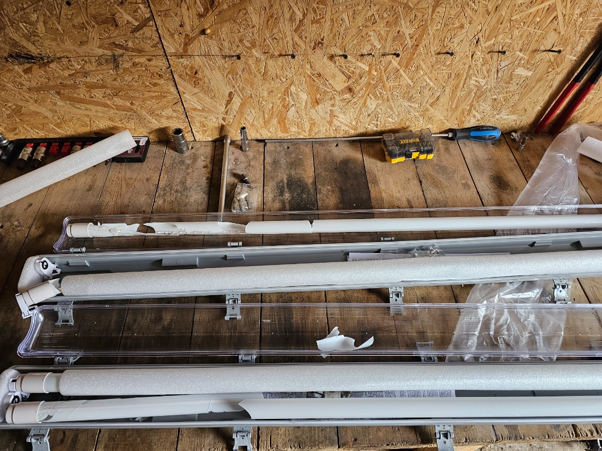 12728976-8bec-4978-906c-6e49b59f85ae