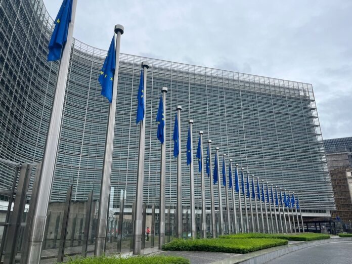 Bruksela zamierza wesprzeć proklimatyczny przemysł. Nie uwzględniono atomu