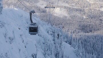Tatry. Silny wiatr unieruchomił kolejki linowe na Kasprowym Wierchu