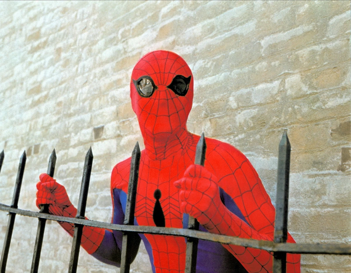 Włamywacz udawał Spider-Mana w Warszawie. Zwisał z sufitu w garderobie