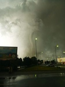 Przez Czechy przeszło tornado. Zerwane dachy, połamane drzewa