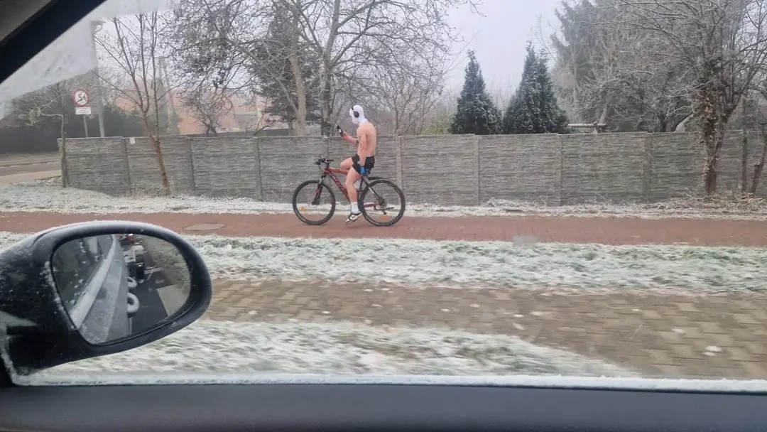 ffc31b25-f213-48d4-bc63-6f0207e7c967