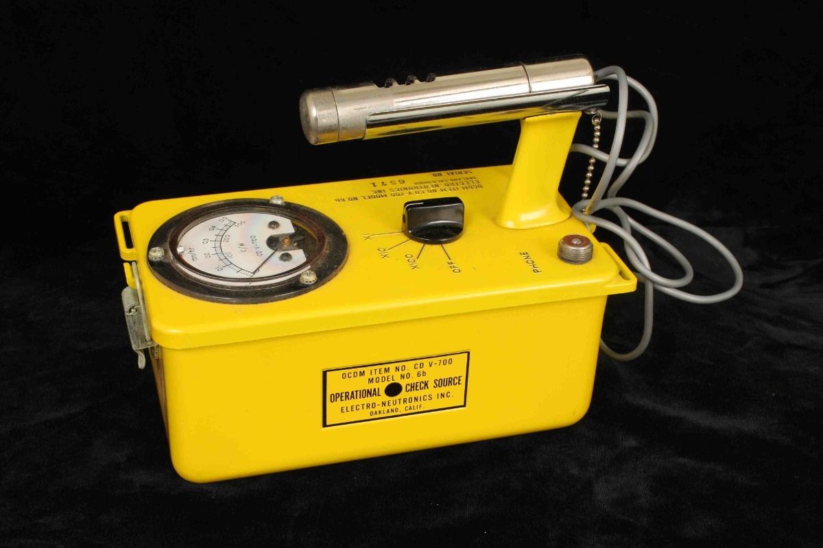 geiger+counter.yellow.smdc61-3815256077.jpg