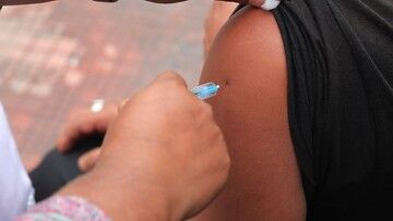 Izrael. Mieszkańcy, którzy nie przyjęli trzeciej dawki szczepionki, utracą paszport covidowy