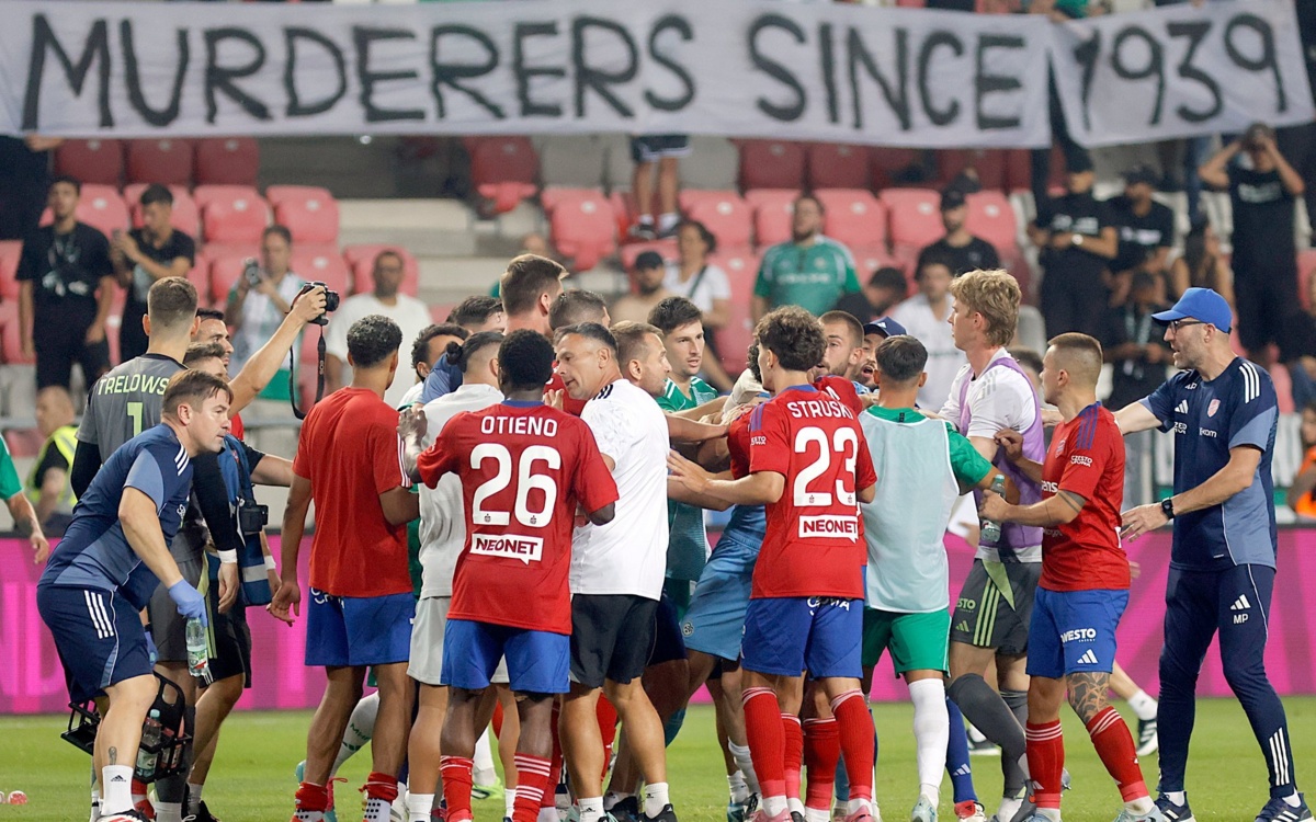 Skandaliczny transparent kibiców z Izraela. Reagują prezydent i szef MON