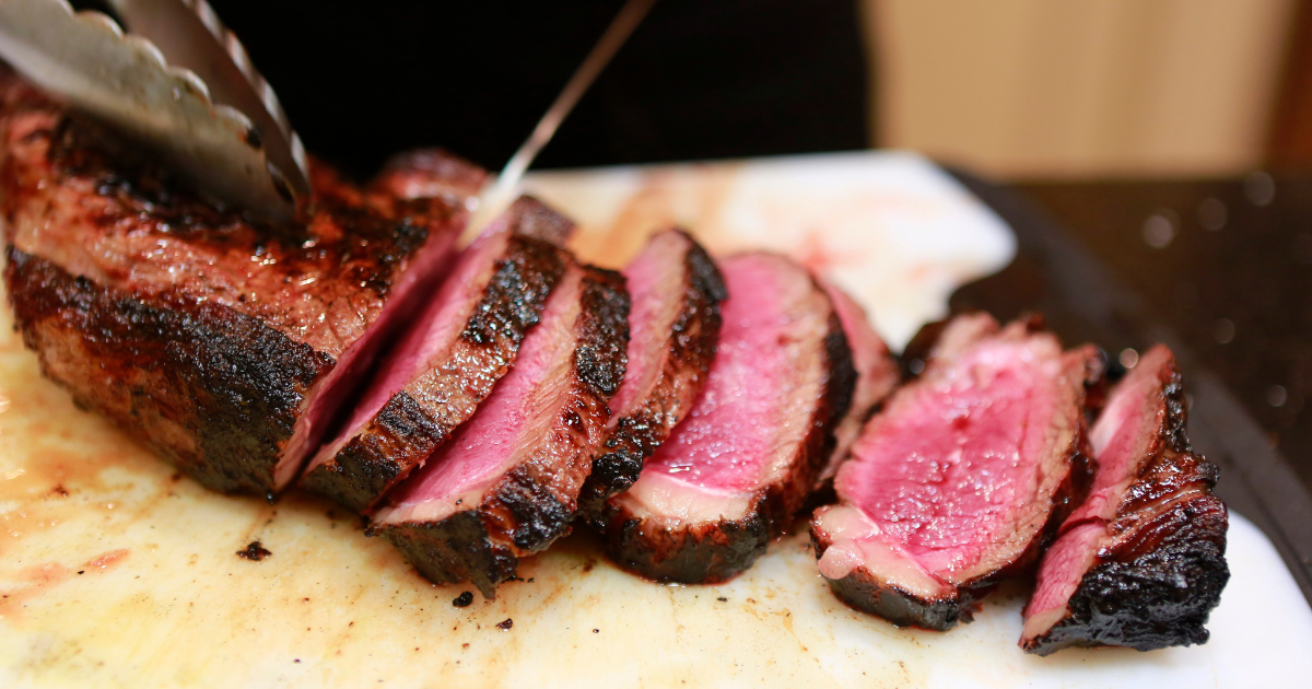 Jedzenie czerwonego mięsa i nabiału może pomóc w walce z rakiem.