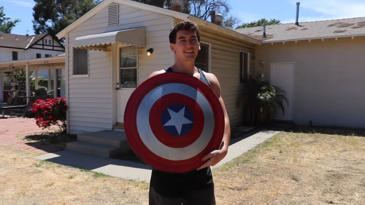 Fani Marvela zbudowali tarczę Kapitana Ameryki, która odbija się od przeszkód